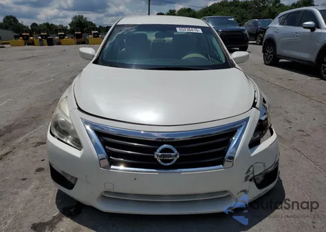 2015 Nissan Altima 2.5 z USA, uszkodzony, nr VIN 1N4AL3AP4FC579029